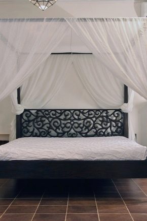  Canopy beds