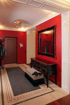  Cabinet avec miroir à l'intérieur du couloir