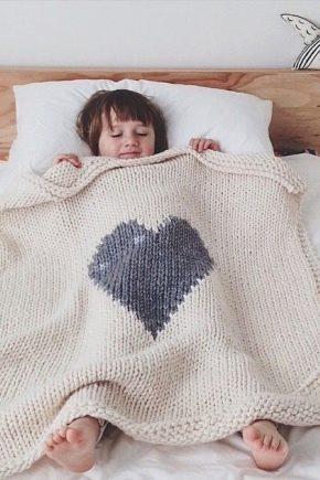  Knitted baby blanket