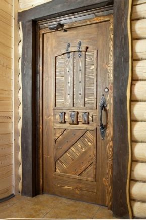  How to make a door with your own hands?