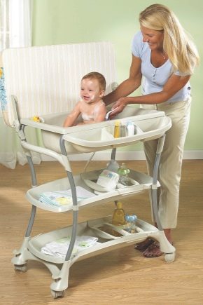  Swaddling tables with bath