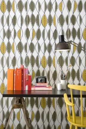  Design features of vintage wallpaper in retro style