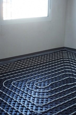  Egenskaper av varmvatten golv i ett privat hus