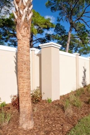  Sectional concrete fence: design features