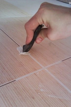  How to properly rub the seams on the tile?