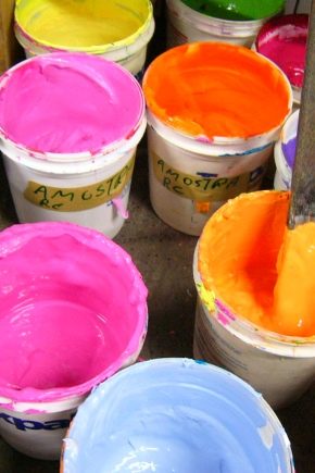  Färg på flytande plast: egenskaper och nyanser av val