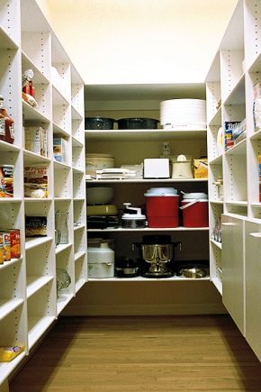  Choosing shelves in the pantry