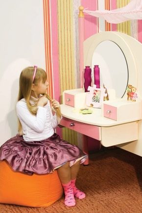  Penteadeira infantil com espelho para meninas: características de escolha