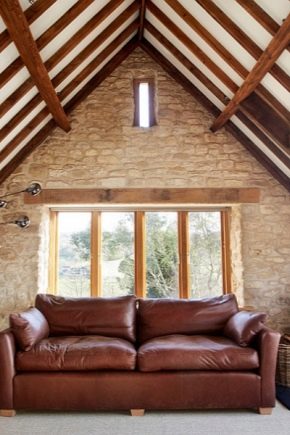  Perincian penebat loteng di dalam rumah dengan bumbung yang sejuk