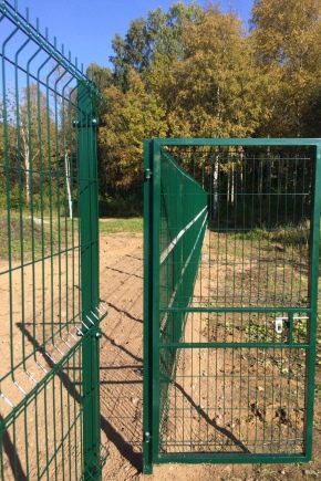  A kerítés telepítése a Gitter univerzális rácsról