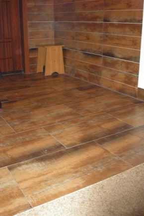  Non-slip floor tiles for a bath