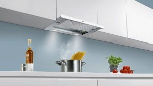  How to install the hood in the kitchen