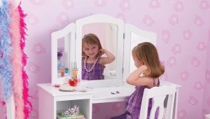  Klädbord med spegel för flickan