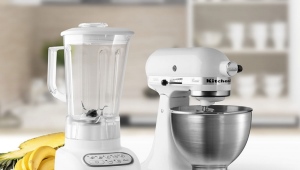  What makes a blender different from a mixer?