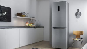  Indesit kylskåp med två avdelningar