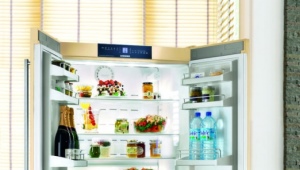  Three-compartment refrigerator