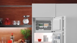  Built-in Electrolux two-chamber refrigerator