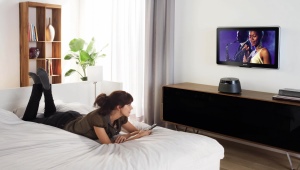  La ce înălțime să atârneți televizorul în dormitor?