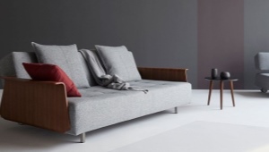  Sofa dengan sandaran kayu