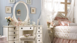 Dresser with mirror in the bedroom