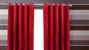  Red curtains
