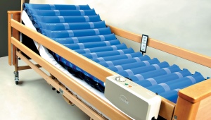  Anti-decubitus mattress with compressor
