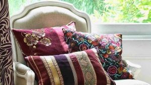  Decorative pillows