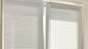  Hoe installeer ik horizontale jaloezieën op kunststof ramen?