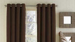  Brown curtains
