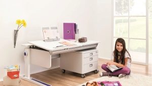  Desk with shelves - a practical solution for the student