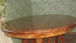  Výběr stolu z masivní borovice