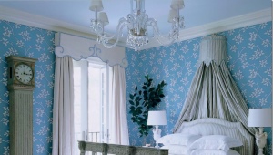 We select the curtains to the blue wallpaper: stylish solutions in the interior