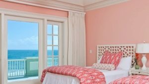  Ljusrosa tapeter och vita gardiner: Kombinationerna för kombinationen för en perfekt inredning