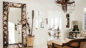  Hiasan bilik dengan cermin besar: idea-idea yang indah di pedalaman