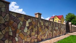  Dekoratív beton kerítés: gyönyörű példák a tájtervezésben