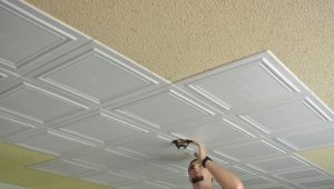  Como colar as telhas do teto da espuma?