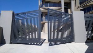  Metal swing gates: types of designs