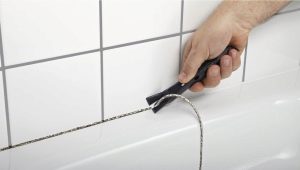  How to remove silicone sealant from tile?