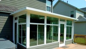  Gelongsor tingkap aluminium untuk balkoni dan beranda: gazebos glazur