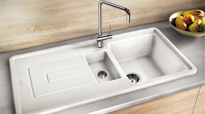 White sink for the kitchen