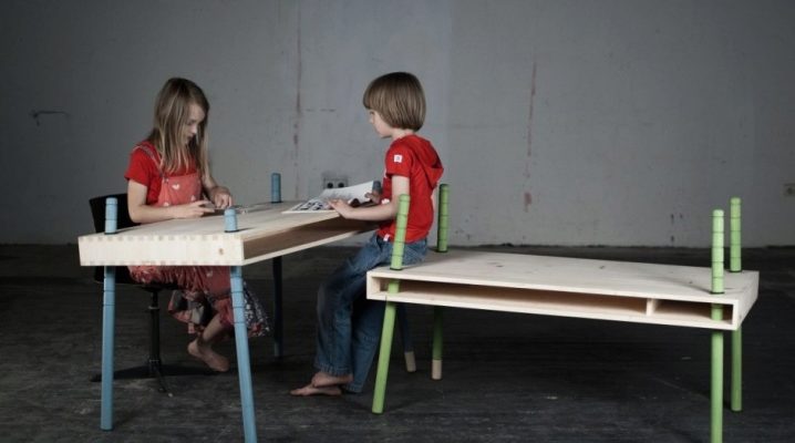  Výškově nastavitelný dětský stůl