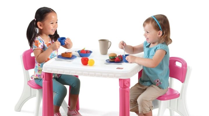  Vaikų stalas su kėdėmis