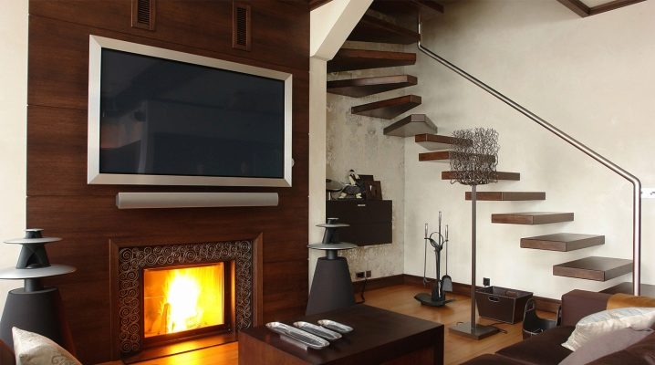  Fireplace in combination with a TV