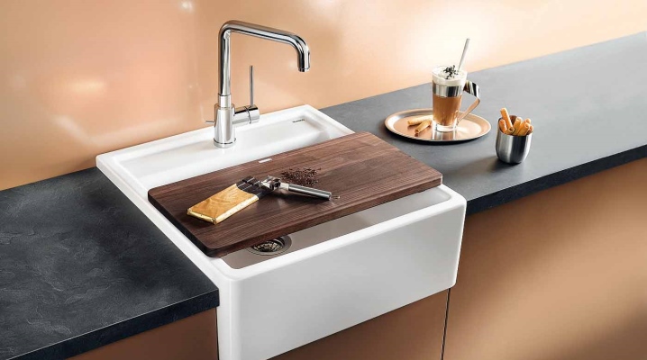  Ceramic sink for the kitchen