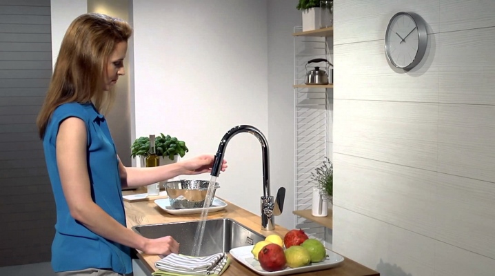  Geri çekilebilir sulama ile mutfak musluk