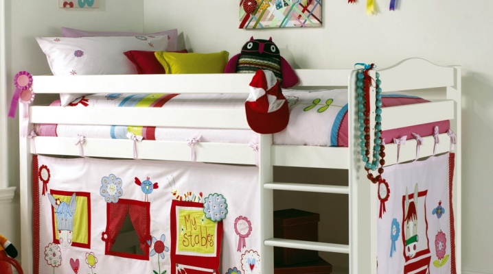  Loft bed with play area