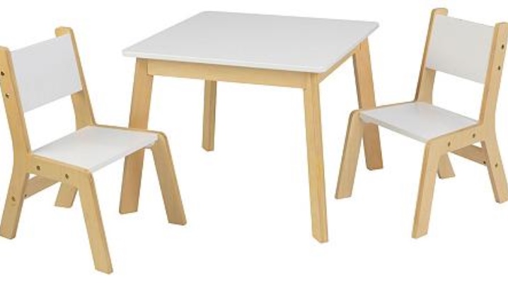  Meja kanak-kanak dengan tangan mereka sendiri