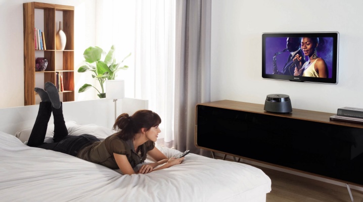  La ce înălțime să atârneți televizorul în dormitor?