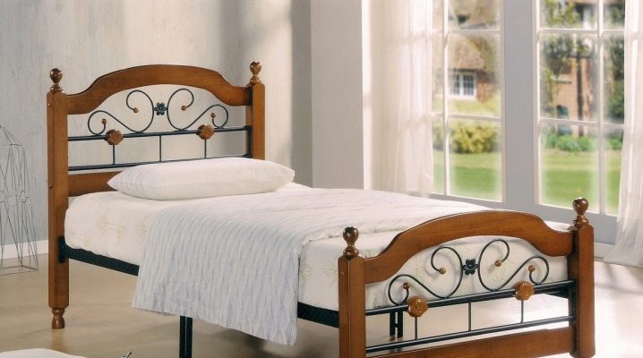  Wooden single beds