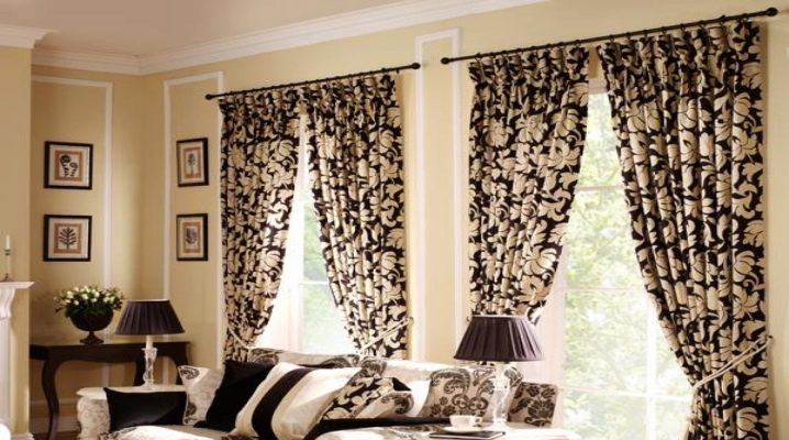  How to choose curtains to wallpaper?